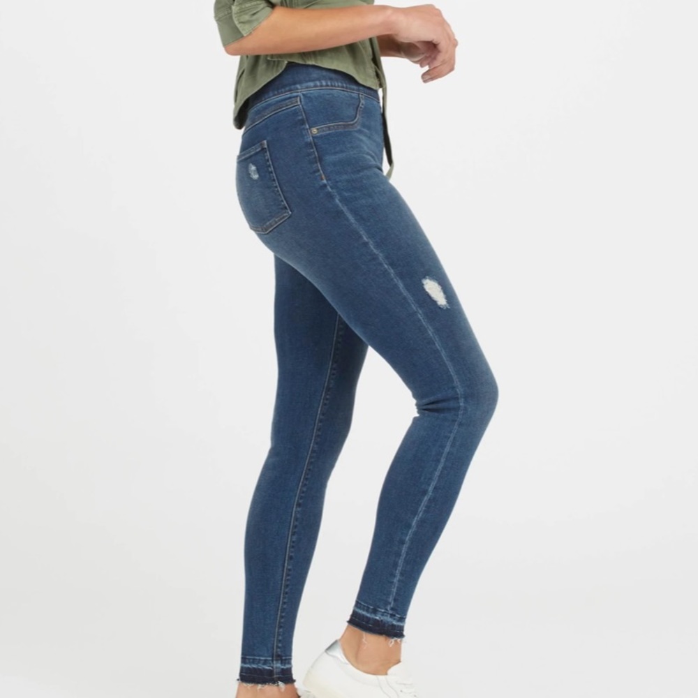 NWT Spanx Distressed Skinny Jeans Medium Wash.  Size Small - Picture 3 of 4